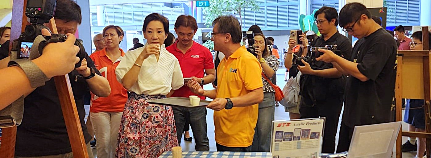 Ministress Grace Fu Visited FINbyBOAT in SG Farmer's Market